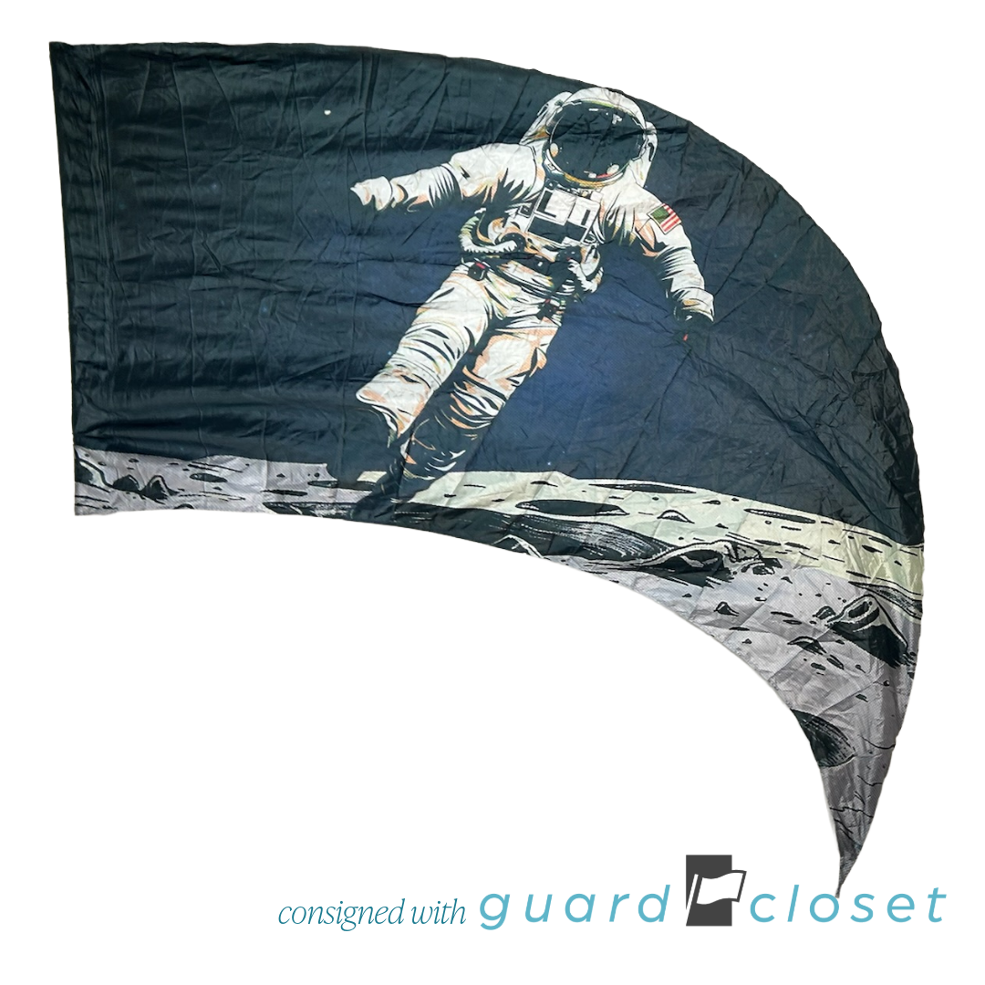 32 Astronaut in Space Swing Flags