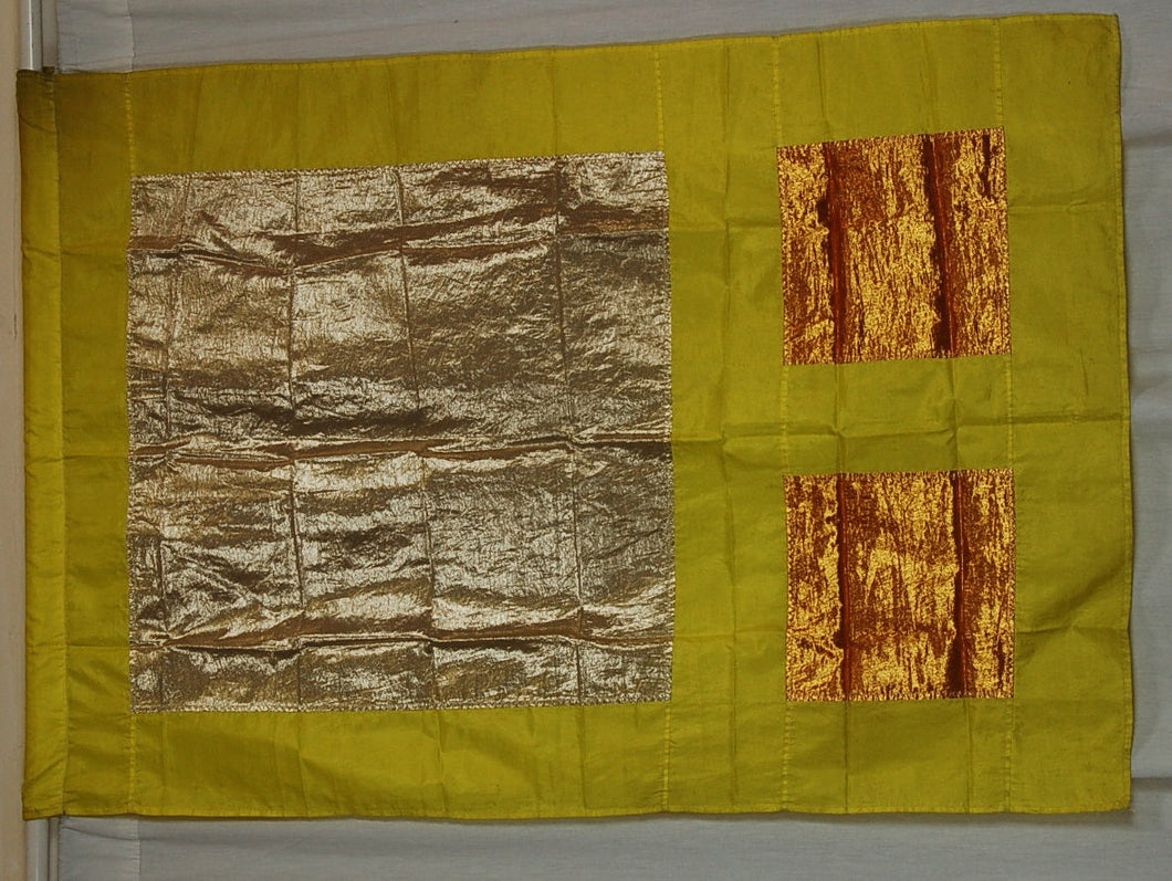 16 Gold Block Flags