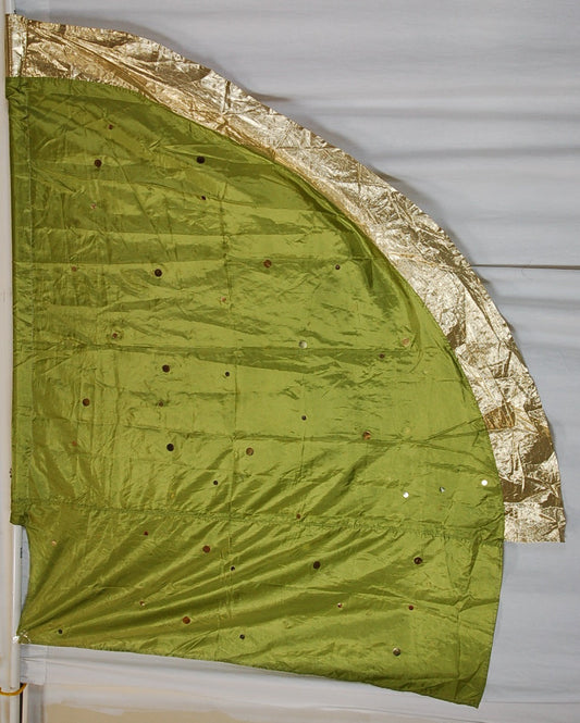 18 Green Gold Flags