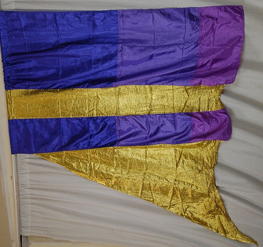 16 Purple gold Flags