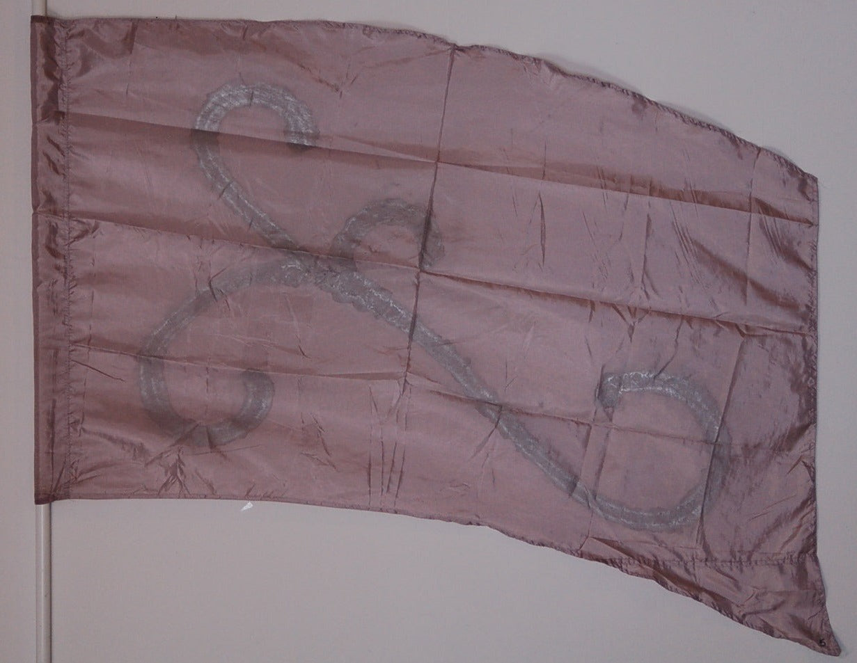 6 mauve flags with silver design