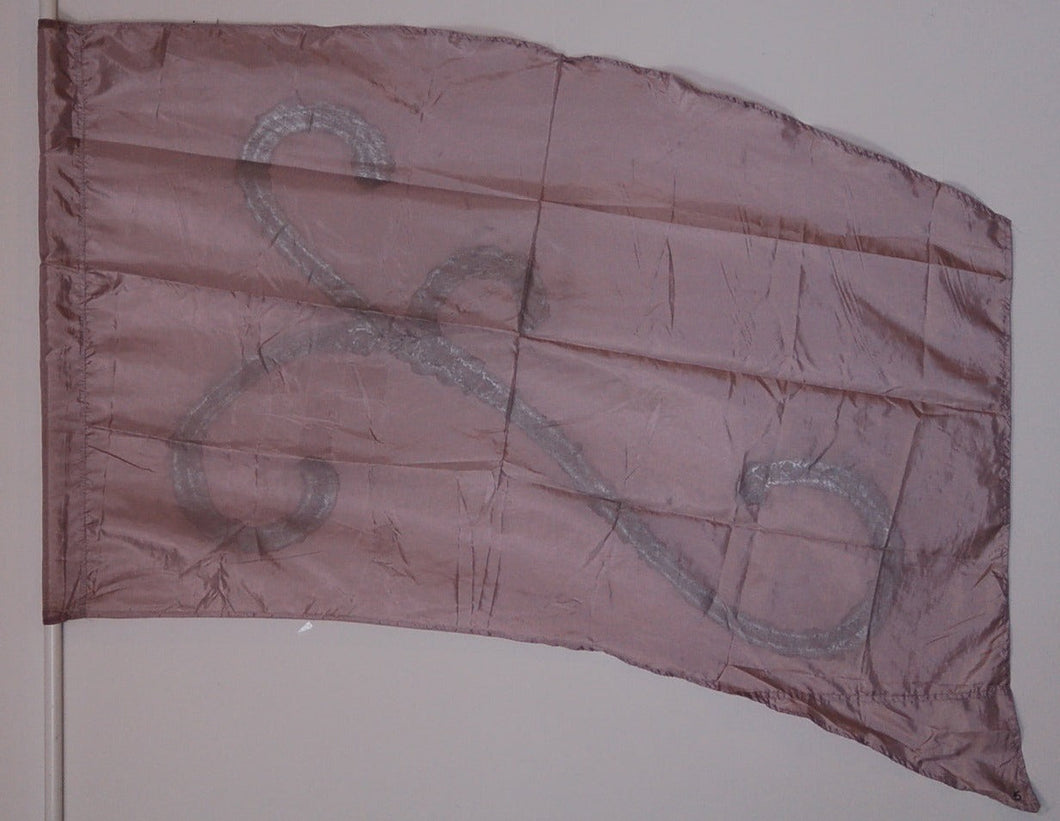 6 mauve flags with silver design