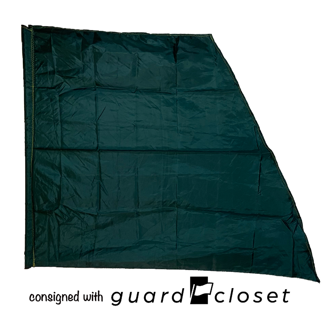 7 solid forest green flags