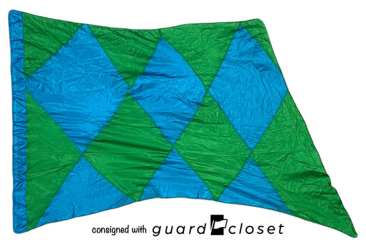 7 blue green diamonds flags