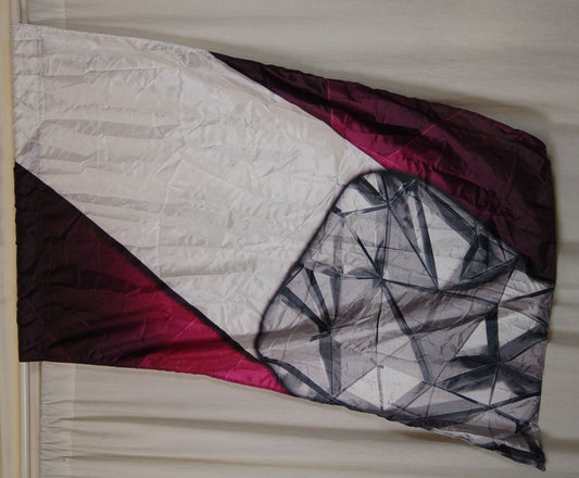 18 maroon diamond flags