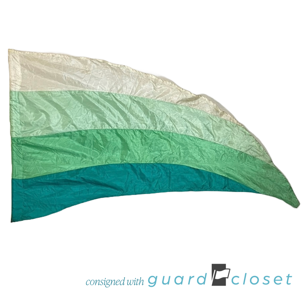17 Horizontal shades of green white flags